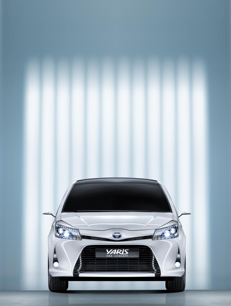  Toyota Yaris HSD Concept 2011 года  (фото 6 из 18)
